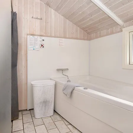 Three-bedroom In Sjolund 1 Hejls