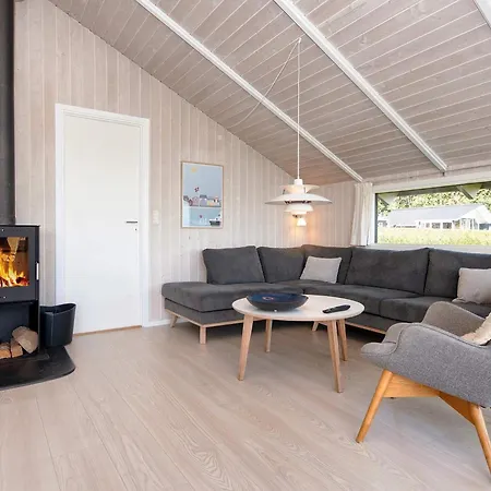Three-bedroom In Sjolund 1 Hejls
