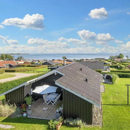 Holiday home Three-bedroom In Sjolund 1
