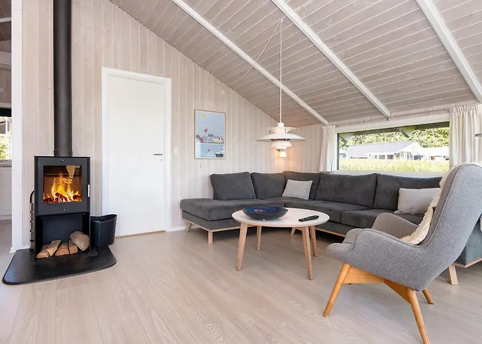 6 Person In Sjolund-by Traum Hejls